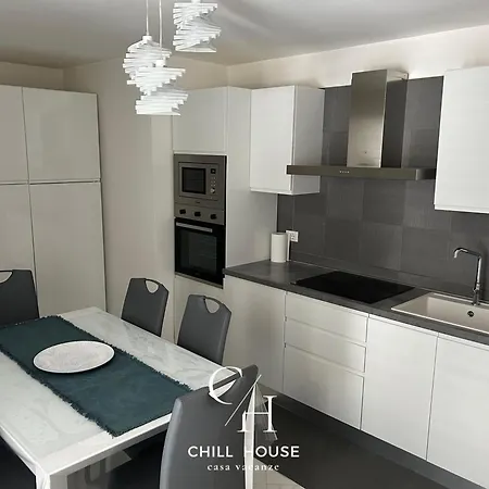 Chill House - *